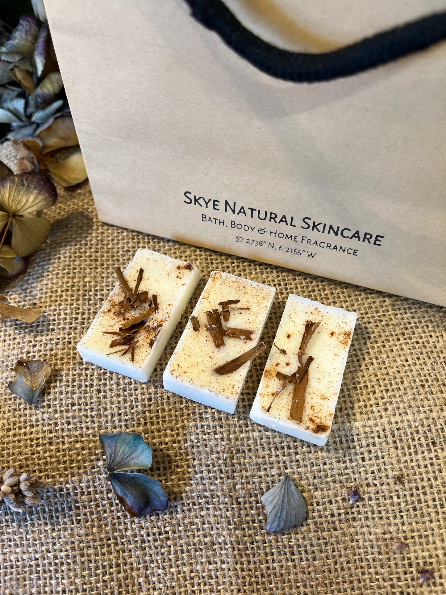 Wax Melts - Apple & Cinnamonwax meltWax Melts - Apple & CinnamonA festive blend of warm spices, baked apple & vanilla. Good enough to eat! Decorated with cinnamon flakes.
Each melt is infused with fragrances designed to upliScribe & GrowScribe & GrowWax Melts - Apple & Cinnamon