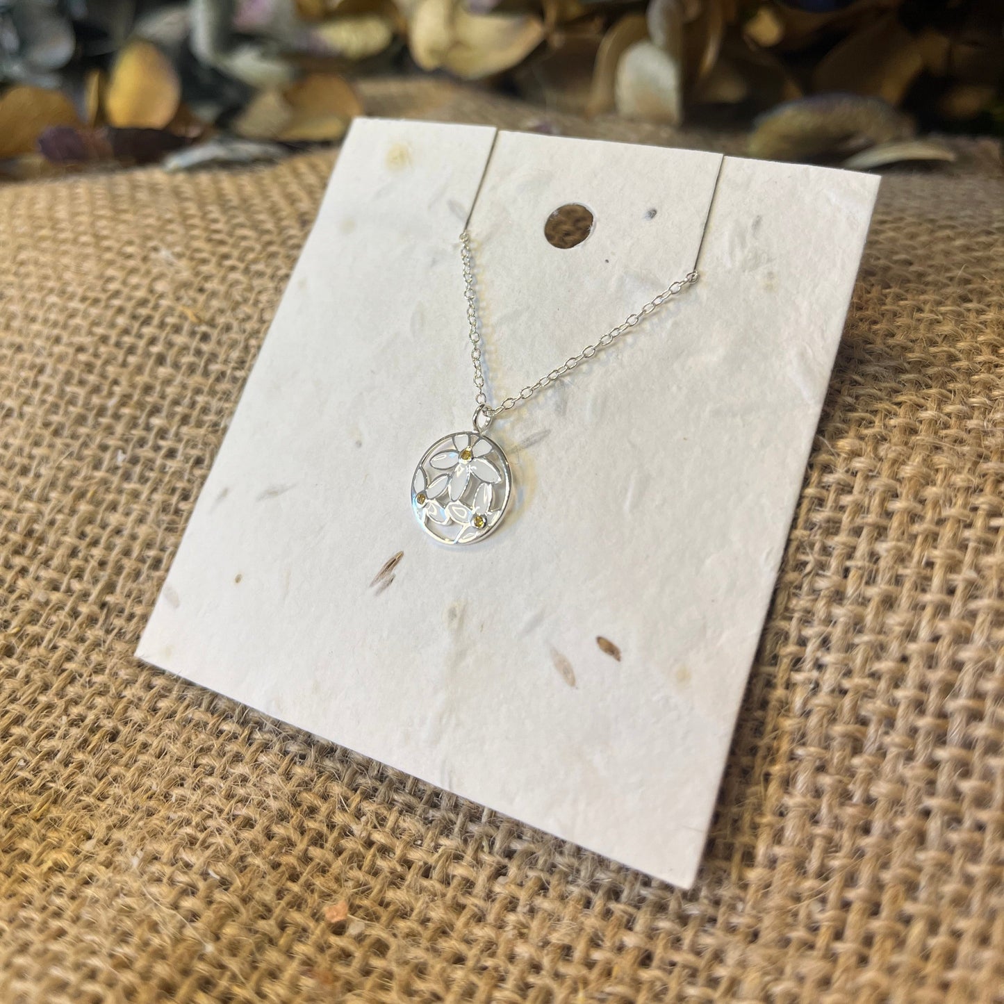 Daisy - 925 Sterling Silver NecklaceDaisy - 925 Sterling Silver NecklaceOur sterling silver necklaces make the ideal gift, featuring eco-friendly packaging that can be planted.
Material : 925 Sterling Silver
Silver weight : 1.45 g
PaScribe & GrowScribe & GrowDaisy - 925 Sterling Silver Necklace