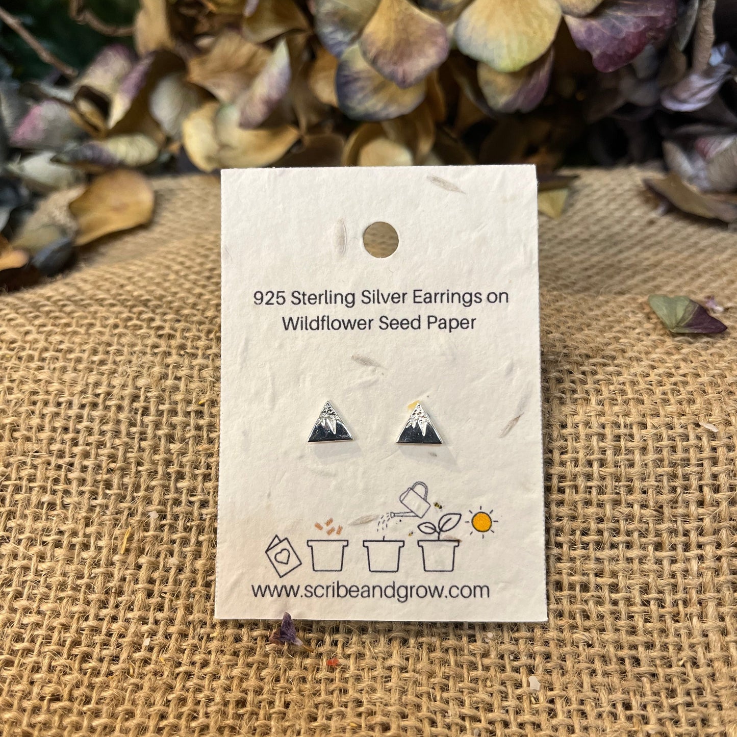 Triangle Mountain - 925 Sterling Silver EarringsTriangle Mountain - 925 Sterling Silver EarringsOur sterling silver earrings make the ideal gift, featuring eco-friendly packaging that can be planted.
Material : 925 Sterling Silver
Silver weight : 0.45 g
ParScribe & GrowScribe & GrowTriangle Mountain - 925 Sterling Silver Earrings