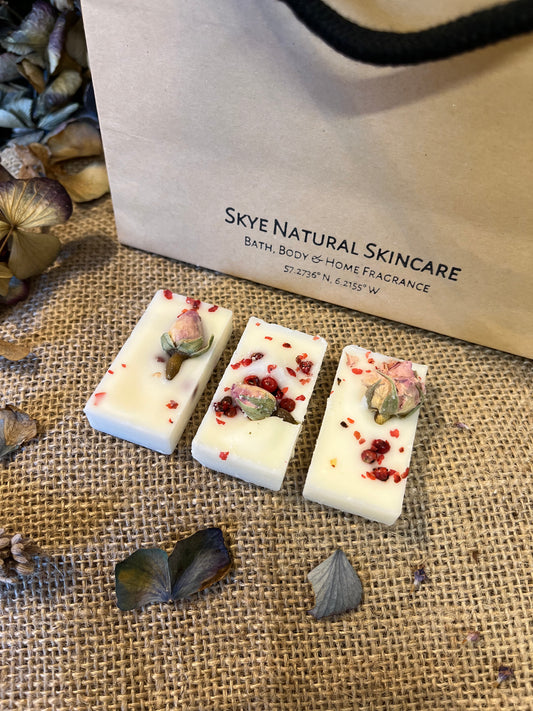 Wax Melts - Highland Rosewax meltWax Melts - Highland RoseOur Pink Pepper And Rose fragrance oil will set you dreaming of a bright summer day. Seamlessly marrying fruity and floral aromas together with a touch of spice.  DeScribe & GrowScribe & GrowWax Melts - Highland Rose